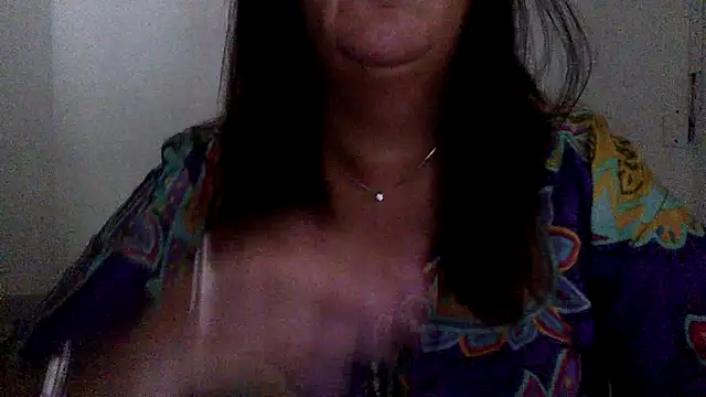 Snapshot of LaReginaNera chatting on 07.27.26 LaReginaNera online show from 07.27.26
