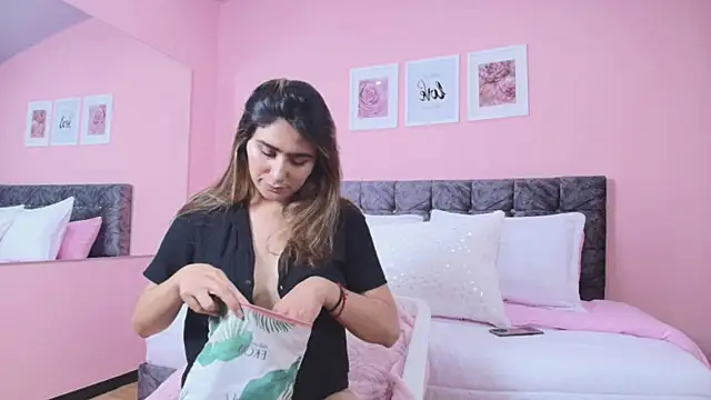 Snapshot of maddie_beauty chatting on 11.11.25 maddie beauty online show from 11.11.25