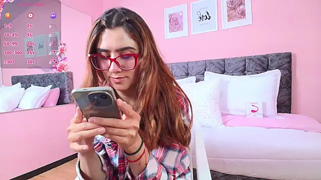 Snapshot of maddie_beauty chatting on 12.04.25 maddie beauty online show from 12.04.25