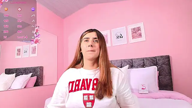 Snapshot of maddie_beauty chatting on 12.19.25 maddie beauty online show from 12.19.25