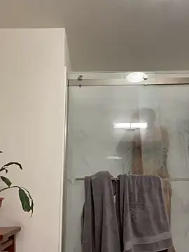 Snapshot of pnwzo chatting on 10.19.25 pnwzo online show from 10.19.25