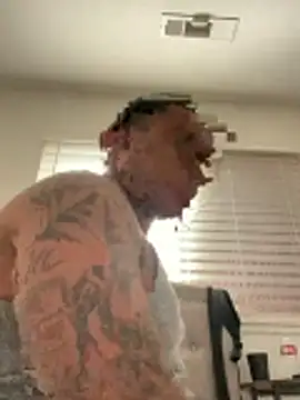 Snapshot of pnwzo chatting on 10.29.25 pnwzo online show from 10.29.25