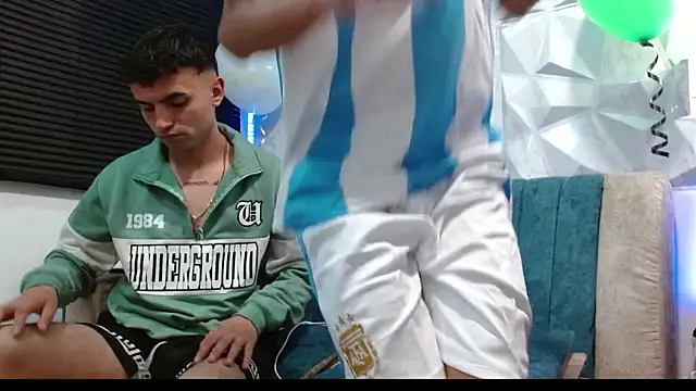 Snapshot of Isaac_tan chatting on 09.12.25 Isaac tan online show from 09.12.25