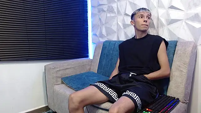 Snapshot of Isaac_tan chatting on 10.05.25 Isaac tan online show from 10.05.25