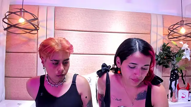 AnnieAndReach online show from 12.22.25