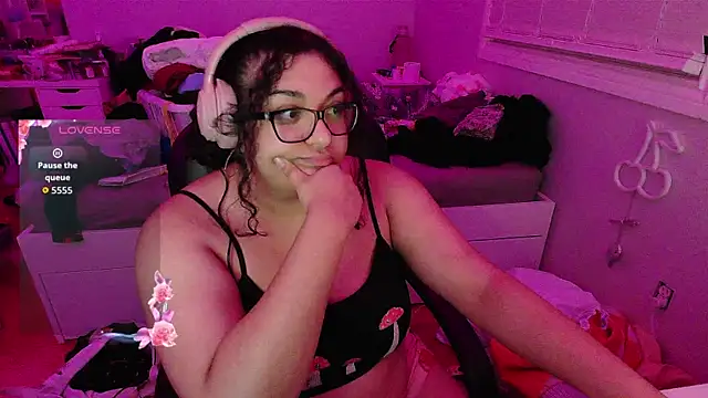 Snapshot of chericheesecake chatting on 09.23.25 chericheesecake online show from 09.23.25