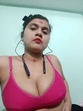 Snapshot of Kavya-Tiwari chatting on 12.16.25 Kavya-Tiwari online show from 12.16.25