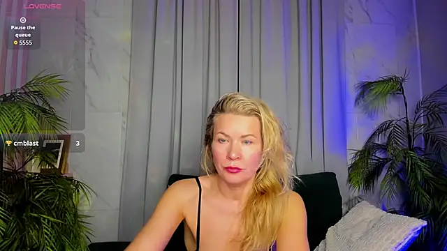 Julia Giulia online show from 03.27.26