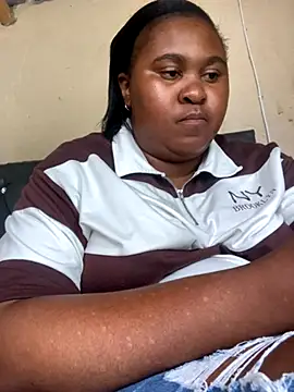 Snapshot of AssieLindy95 chatting on 11.25.25 AssieLindy95 online show from 11.25.25