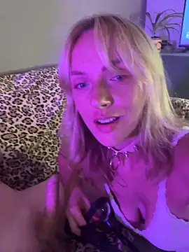 Snapshot of Sienna_Solex chatting on 09.13.25 Sienna Solex online show from 09.13.25