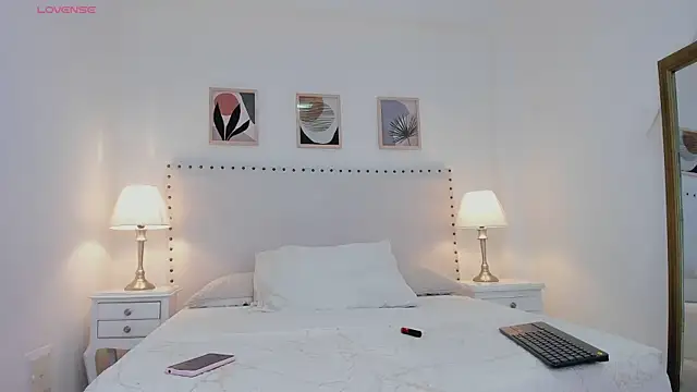 Snapshot of scarlettTease_ chatting on 06.10.26 scarlettTease online show from 06.10.26