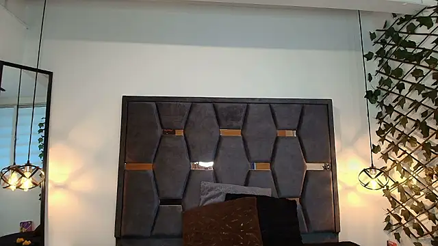 Hanna Lee   online show from 02.25.26