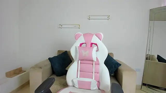 april smiith online show from 02.10.26