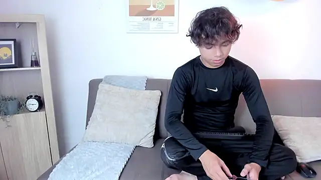 Snapshot of Honeymoon_sariel chatting on 06.17.26 Honeymoon sariel online show from 06.17.26