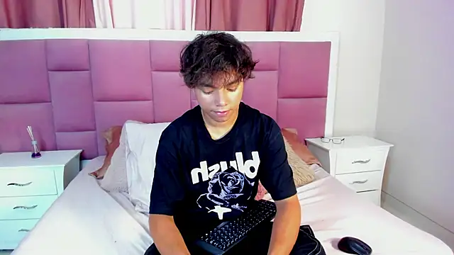 Snapshot of Honeymoon_sariel chatting on 07.11.26 Honeymoon sariel online show from 07.11.26