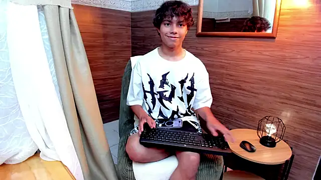 Snapshot of Honeymoon_sariel chatting on 07.15.26 Honeymoon sariel online show from 07.15.26