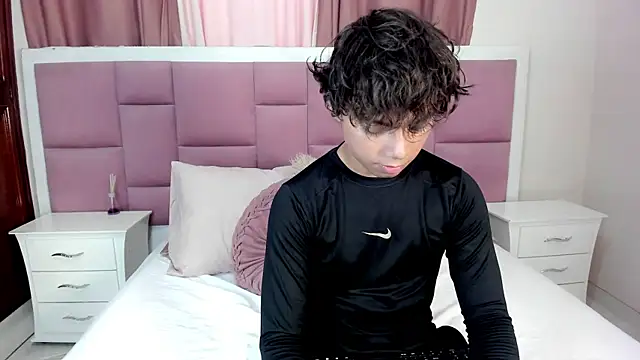Snapshot of Honeymoon_sariel chatting on 07.17.26 Honeymoon sariel online show from 07.17.26