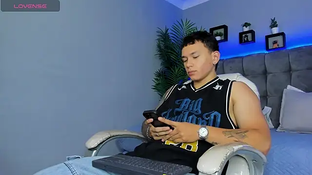 Thomas moon online show from 04.14.26