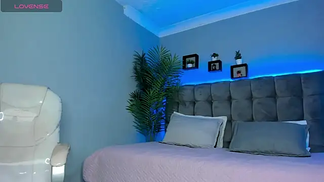 Thomas moon online show from 04.15.26