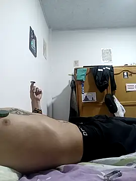 Snapshot of LatinHeatX chatting on 09.16.25 LatinHeatX online show from 09.16.25