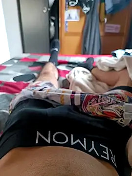 Snapshot of LatinHeatX chatting on 10.29.25 LatinHeatX online show from 10.29.25