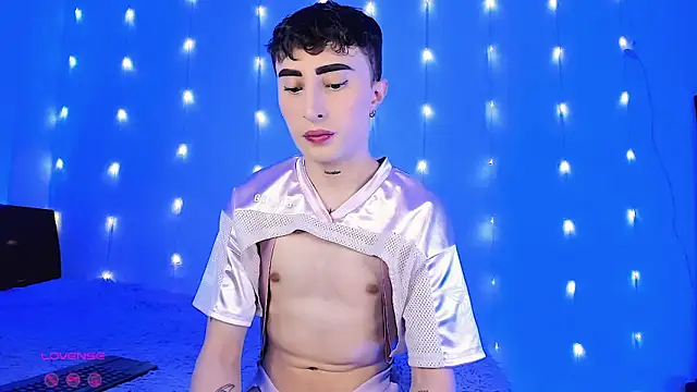 Snapshot of SebastianHilton chatting on 05.30.26 SebastianHilton online show from 05.30.26