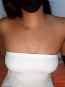 Snapshot of kissy_doll chatting on 11.12.25 kissy doll online show from 11.12.25