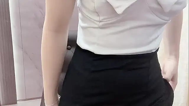 Snapshot of Shenlly chatting on 03.23.26 Shenlly online show from 03.23.26