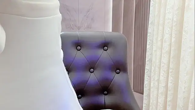 Snapshot of Shenlly chatting on 04.11.26 Shenlly online show from 04.11.26