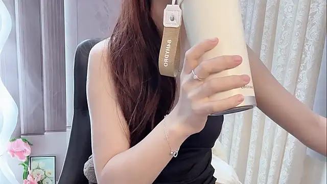 Snapshot of Shenlly chatting on 05.03.26 Shenlly online show from 05.03.26