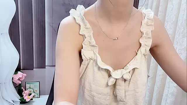 Snapshot of Shenlly chatting on 05.06.26 Shenlly online show from 05.06.26