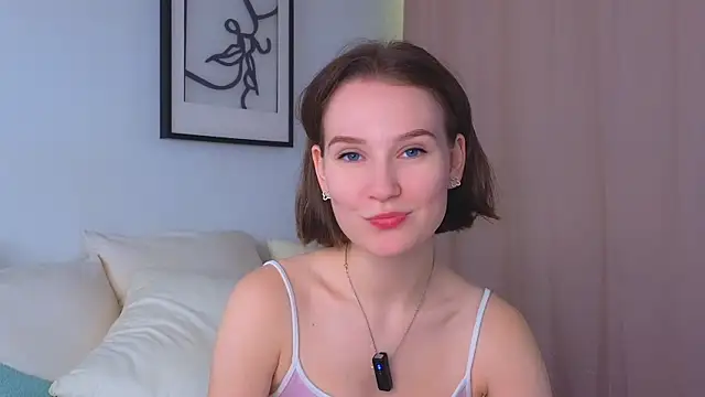 Snapshot of QueenieHathaway chatting on 10.22.25 QueenieHathaway online show from 10.22.25