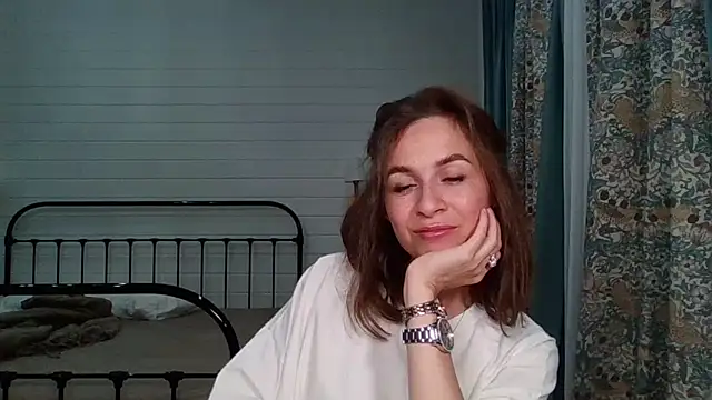 Snapshot of Niravyn_ chatting on 09.27.25 Niravyn online show from 09.27.25