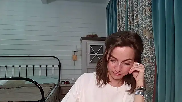 Snapshot of Niravyn_ chatting on 10.09.25 Niravyn online show from 10.09.25