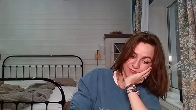 Snapshot of Niravyn_ chatting on 11.05.25 Niravyn online show from 11.05.25