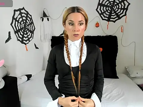 Snapshot of angie_blondies chatting on 10.16.25 angie blondies online show from 10.16.25