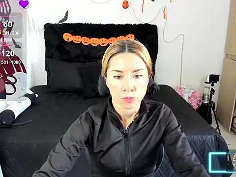 Snapshot of angie_blondies chatting on 10.18.25 angie blondies online show from 10.18.25