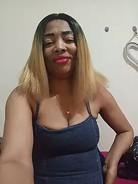 Snapshot of SEXYMOANSXX chatting on 06.17.26 SEXYMOANSXX online show from 06.17.26