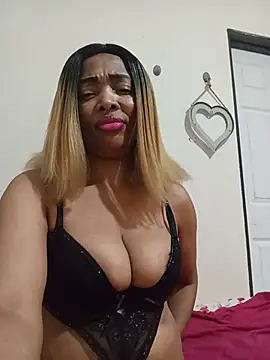 Snapshot of SEXYMOANSXX chatting on 06.30.26 SEXYMOANSXX online show from 06.30.26