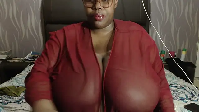 Snapshot of BoobsQueen46K chatting on 11.27.25 BoobsQueen46K online show from 11.27.25