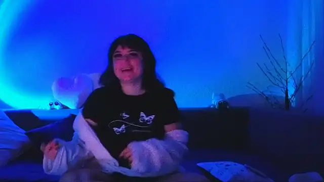 Bella Hillss online show from 02.11.26