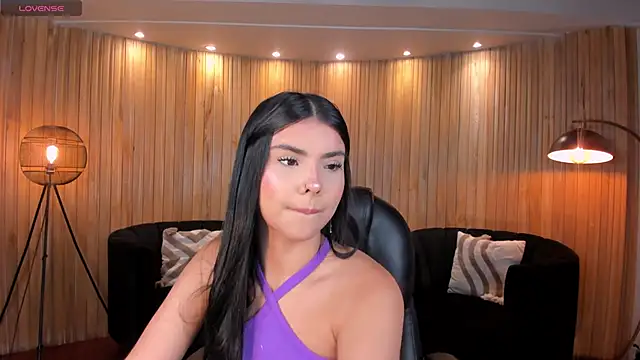 MiaLaurence online show from 05.02.26