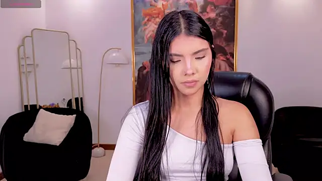 MiaLaurence online show from 05.19.26