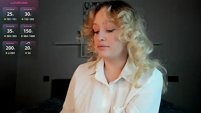 Julliakoill online show from 11.25.25