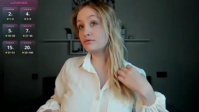 Julliakoill online show from 12.05.25