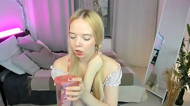 BellaMontgomery online show from 10.16.25