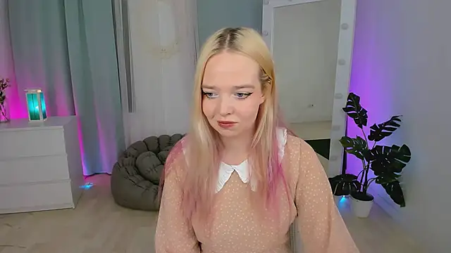 Snapshot of BellaMontgomery chatting on 02.06.26 BellaMontgomery online show from 02.06.26