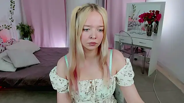 Snapshot of BellaMontgomery chatting on 02.08.26 BellaMontgomery online show from 02.08.26