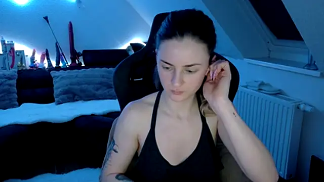 Snapshot of Melly4You chatting on 03.22.26 Melly4You online show from 03.22.26