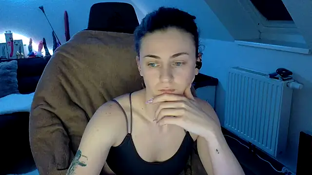 Snapshot of Melly4You chatting on 03.28.26 Melly4You online show from 03.28.26